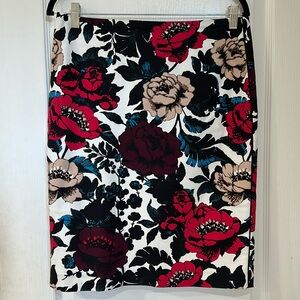 Pencil skirt with beautiful flower print